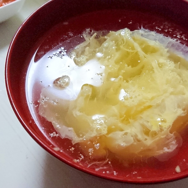 お湯を注ぐだけ！鍋いらずの簡単玉子スープ